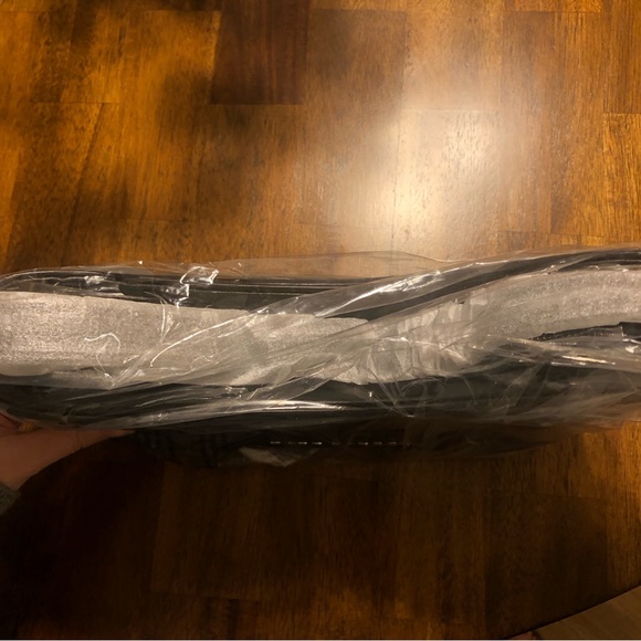 NWT $395 MARC JACOBS Tempo Baguette Shoulder Bag in Black! - Picture 8 of 9